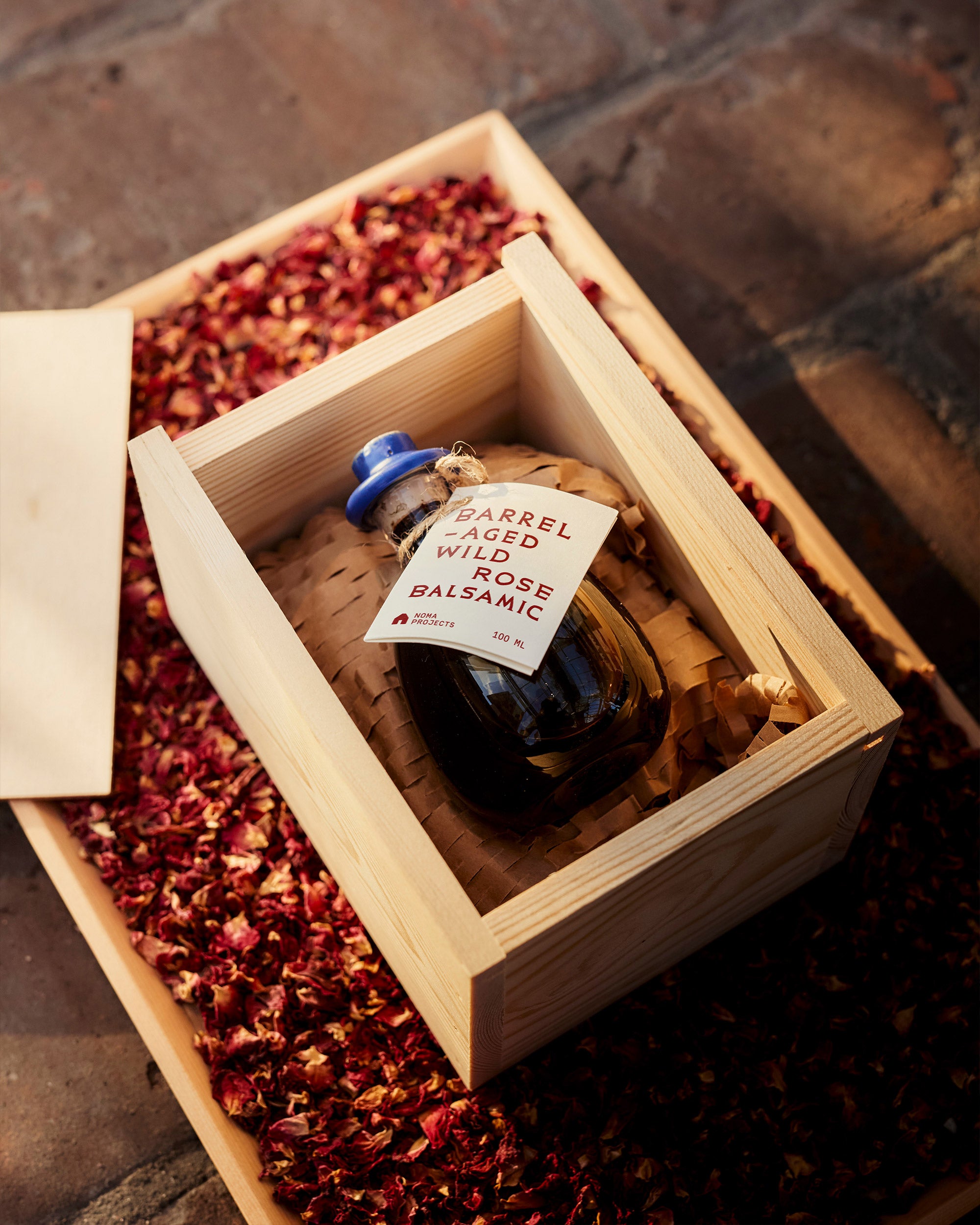 Rose Balsamic & Ikke Chokolade Set · Noma Projects